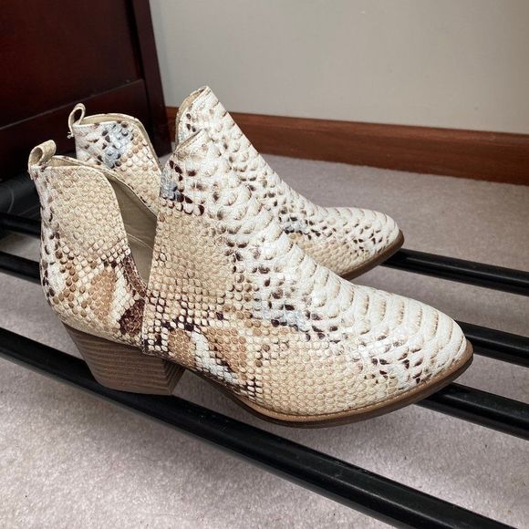 CL By Laundry Women Snake Print Cecily  Boots  - NEW NWOB - Picture 8 of 9